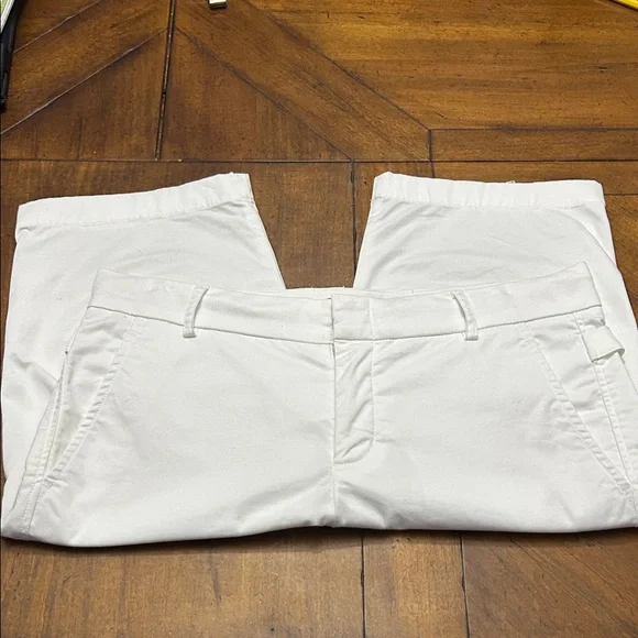 Vince Crisp White Side Buckles EUC Chino Bermuda Shorts Size 6 EUC - Picture 5 of 11